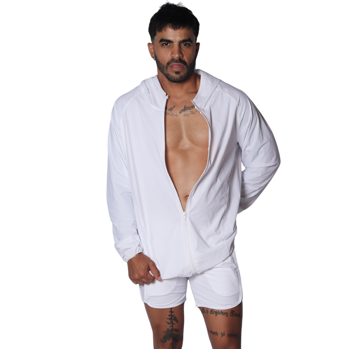 Ambitious White Jacket en modelo de Gigo Underwear