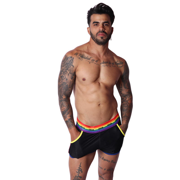 Pride Shorts en modelo de Gigo Underwear