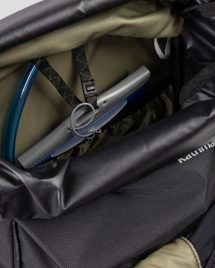 b1611_902_trailhead_pack_20l_black_f_1600x2000_2a2e340_1756934147000